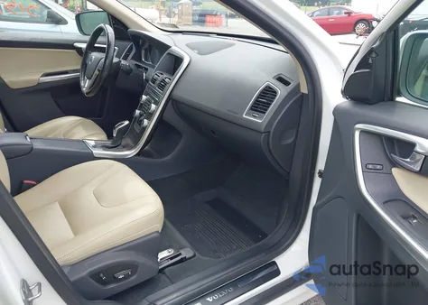 2016 Volvo Xc60 T6 Platinum z USA, uszkodzony, nr VIN YV4902RMXG2850996